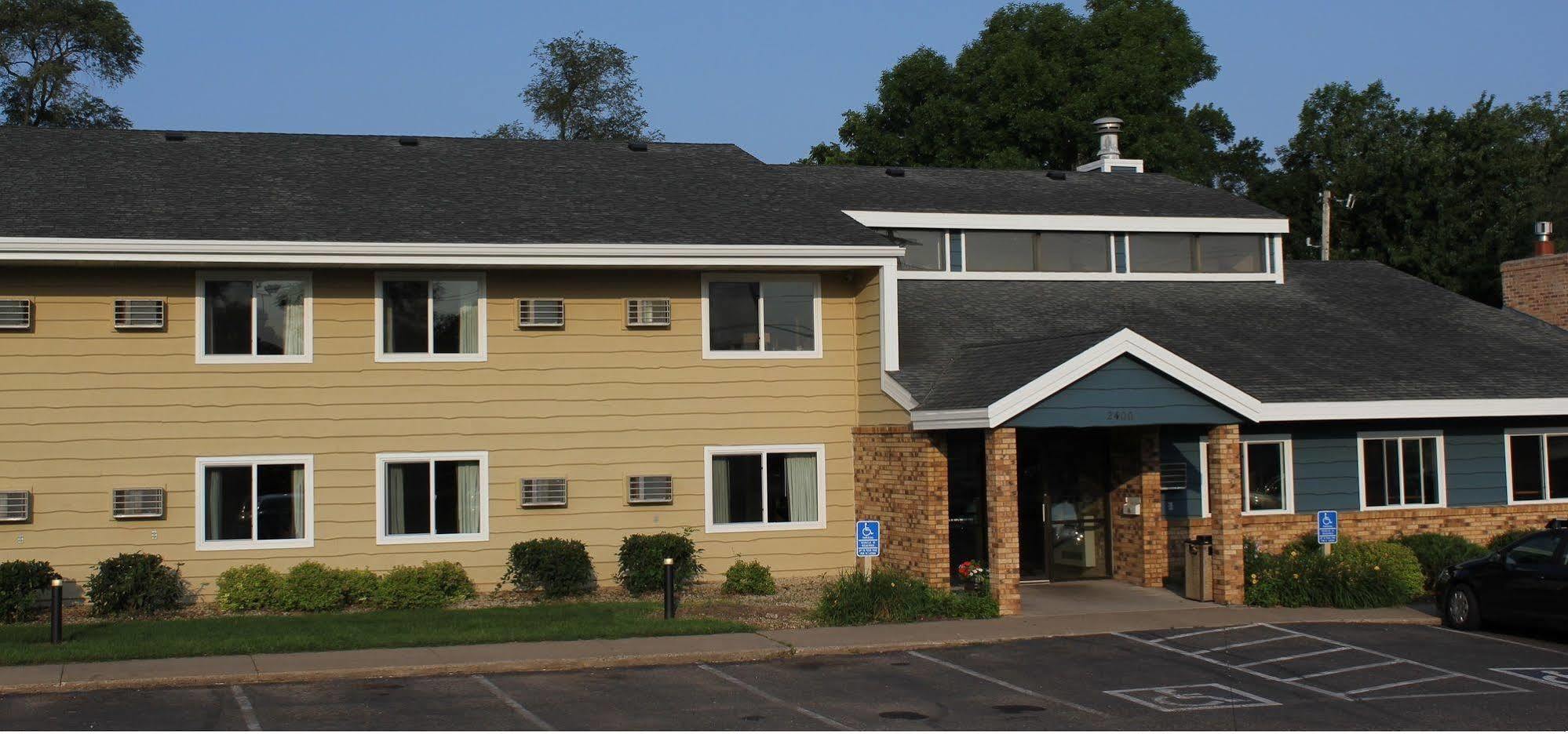 Nichols Inn & Suites Hastings Exterior foto